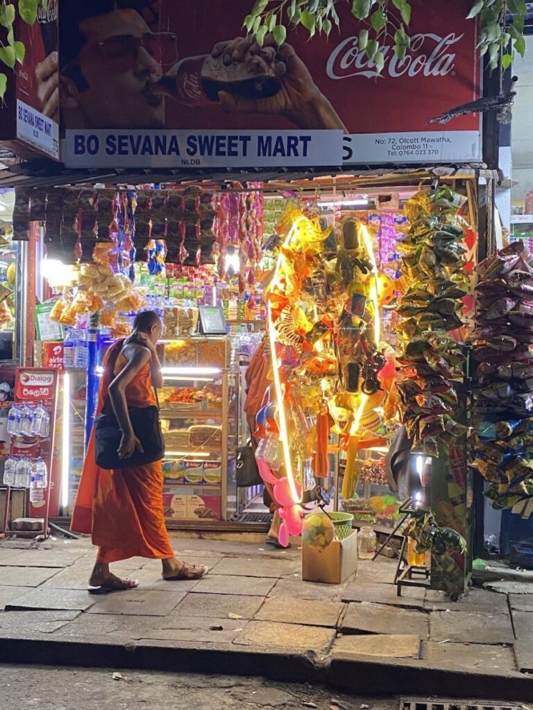 Chaos vs. Calm, Colombo, Sri Lanka (photo 12)
