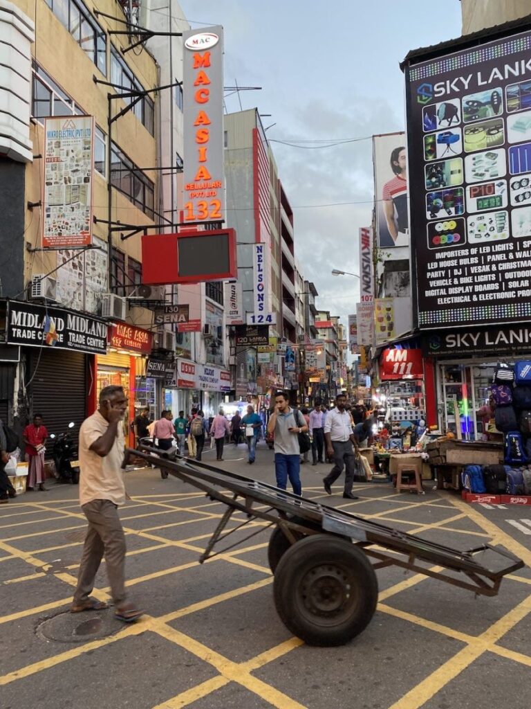 Chaos vs. Calm, Colombo, Sri Lanka (photo 17)