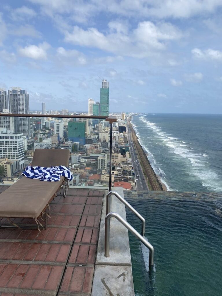 Chaos vs. Calm, Colombo, Sri Lanka (photo 20)
