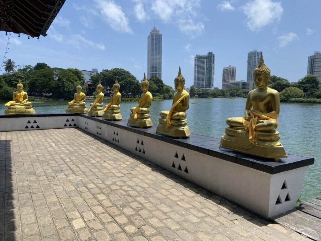 Chaos vs. Calm, Colombo, Sri Lanka (photo 10)
